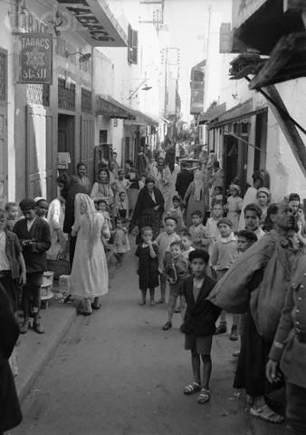 Le lien du drapeau marocain avec l'etoile de David  File.php?52,file=223828,filename=GNMO118