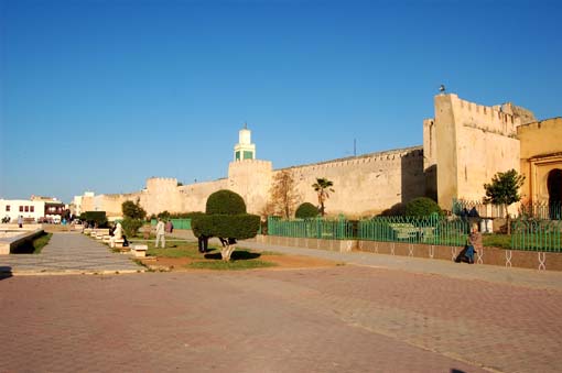 Meknès, la Ville Ancienne et les 2 Mellahs - 1 - Page 44 File.php?52,file=34461,filename=Place_Lalla_Aouda-07