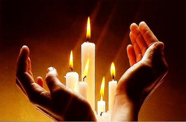 bougies de tristesse et prieres pour un futur plus serein.jpg