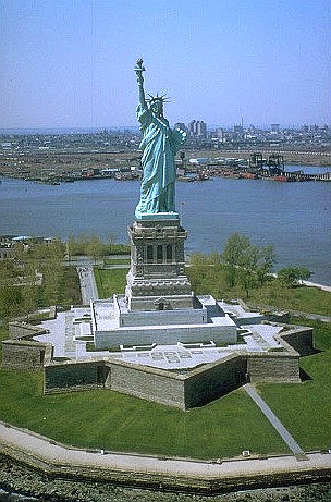 Ville de NYC et Statue de la Liberté.jpg