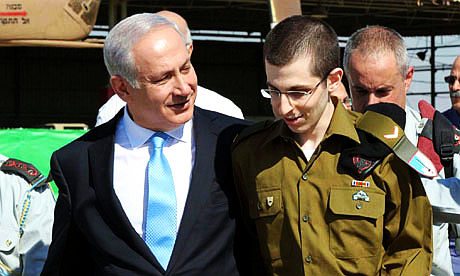 Binyamin-Netanyahu-welcome Gilad Shalit.jpg