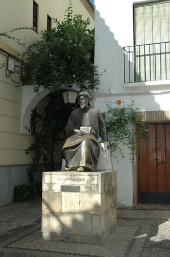 Maimonides, statue a Cordoba.jpg