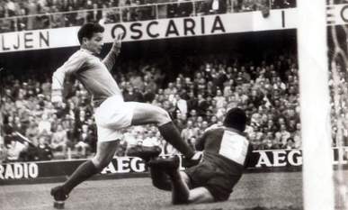 Justo Fontaine, Stochholm coupe du mone 1958 marque 13 buts en tournoi.jpg