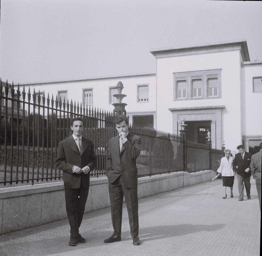 Rafalfa , Ralph Aflalo a gauche sur la photo et Raphael Cohen , av.Mohammed V a Rabat , Maroc circa 1958.jpg