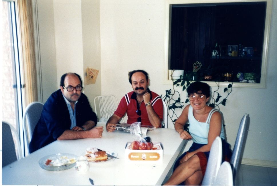 Raphy Cohen, Henri Miller et Liliane a Thornhill, ontario chez les Miller, mai 1985.jpg