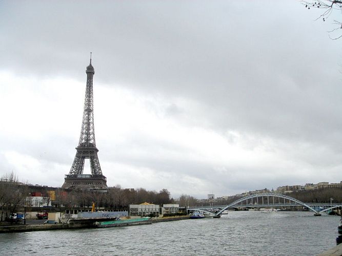 la tour eiffel vue du Louvre avec teleobjectif.1.jpg