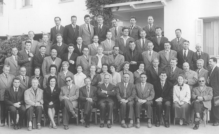 profs de 1958,JG Mantel a gauche avec son fameux sourire de richaud, orange, metro etc.jpg