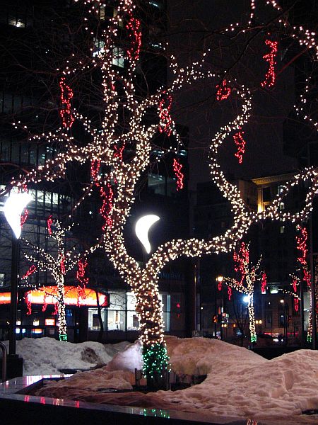 downtown christmas lights, montreal, 25 december.JPG