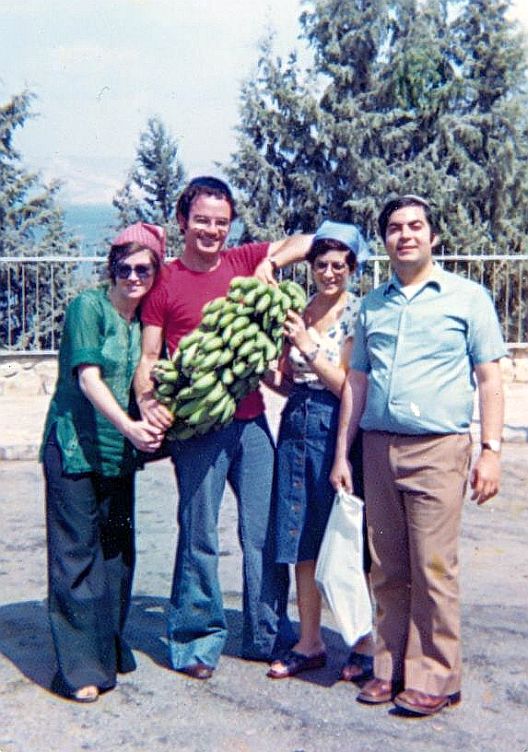 Sept.1976, Galiliee Viviane, Elie portant regime babanes, Olga, Maurice Cohen.jpg