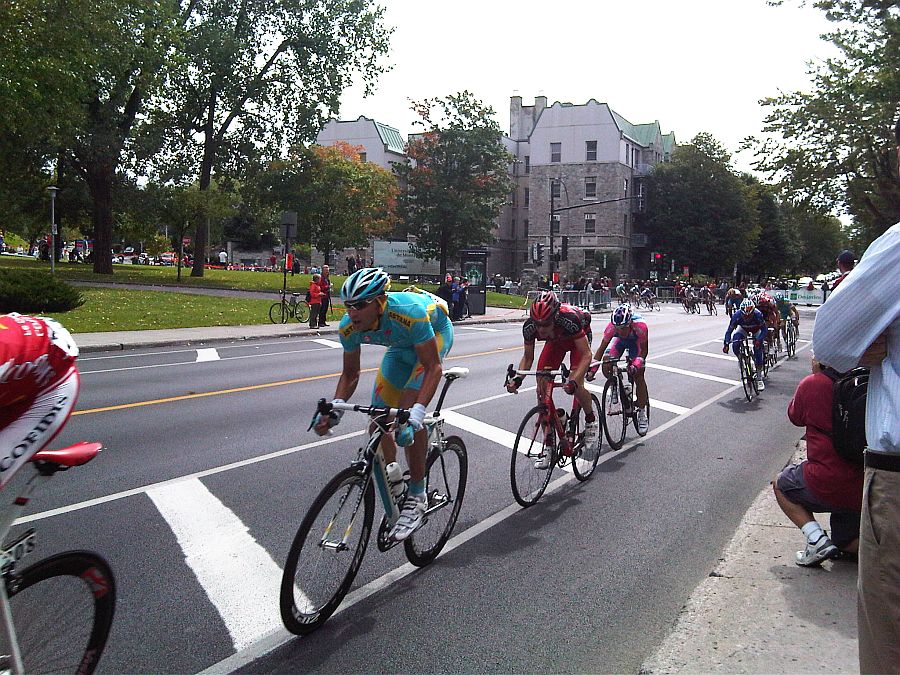 Grand Prix Cycliste de Montréal 12 Sept. 2010 lors du passge sur Boul. Édouard-Montpetit, Mtl.jpg