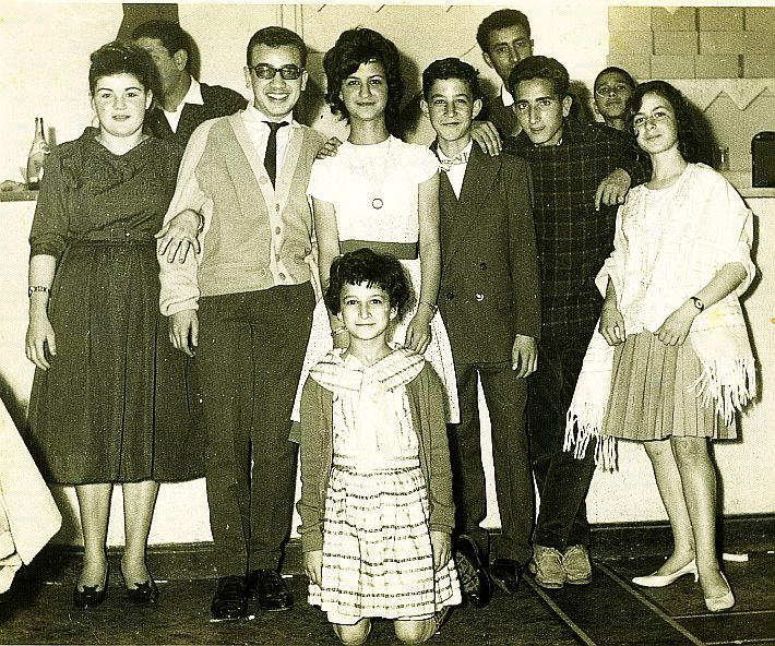 Raphy Ruimy , Amzallag et tous leurs amis à Rabat des années fin 50 .jpg
