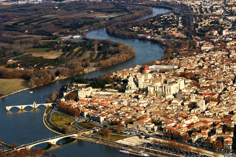Avignon vue d\'avion, magnifique paysage.jpg
