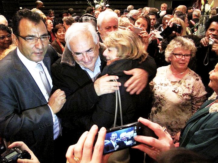 Retrouvailles à la mairie de sarcelles avec DSK et ses anciens collègues, article sur le Figaro.jpg