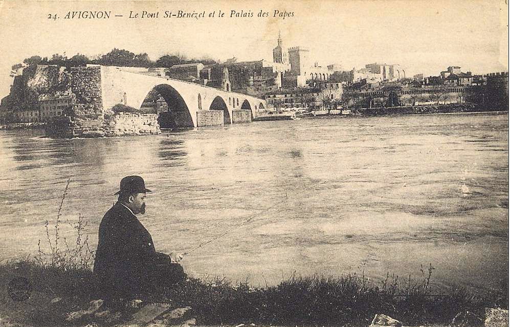 Avignon, le pont Benezet et le Chateau des Papes.jpg
