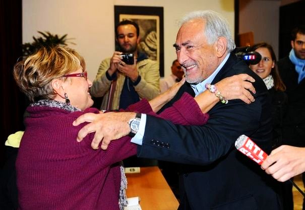 Dominique-Strauss-Kahn-le-9-octobre-2011-lors-du-vote-pour-la-primaire-socialiste-a-Sarcelles.jpg