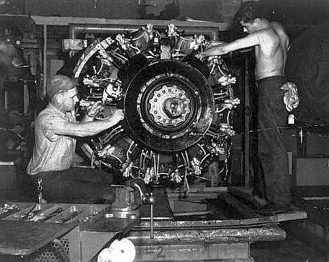 st_ongeoCT 1952 NAS PORT LYAUTEY reparation des moteurs.jpg