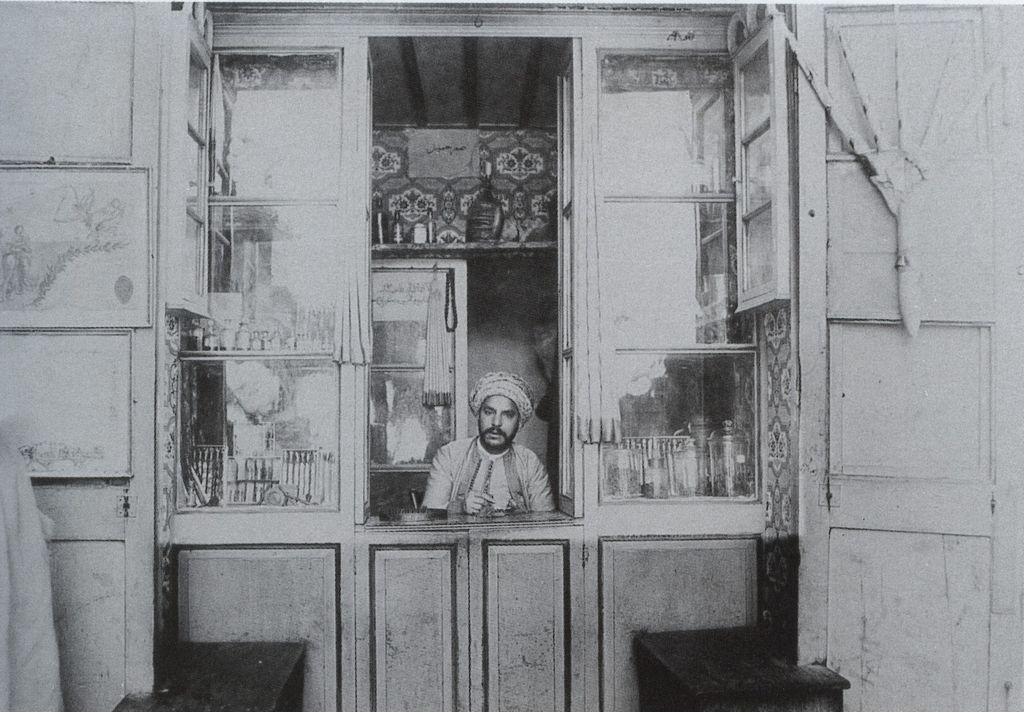 Echoppe rue de Meknes 1910 Vendeur de Belladone esprie et memoire [1024x768].jpg
