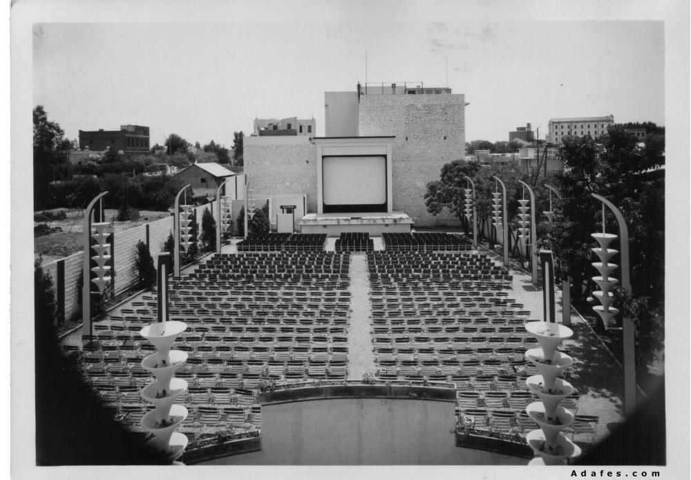 Cinema Le Jardin interieur jour 1939 v2.jpg