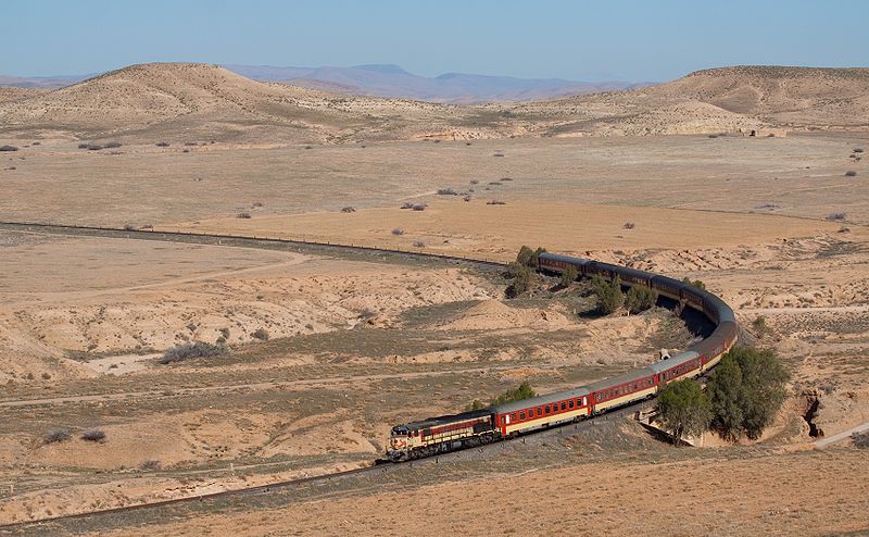 800px-ONCF_DH_370_with_passenger_train_near_Oued-Metlili.jpg