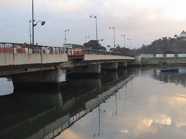 Le pont Moulay Hassan.jpg