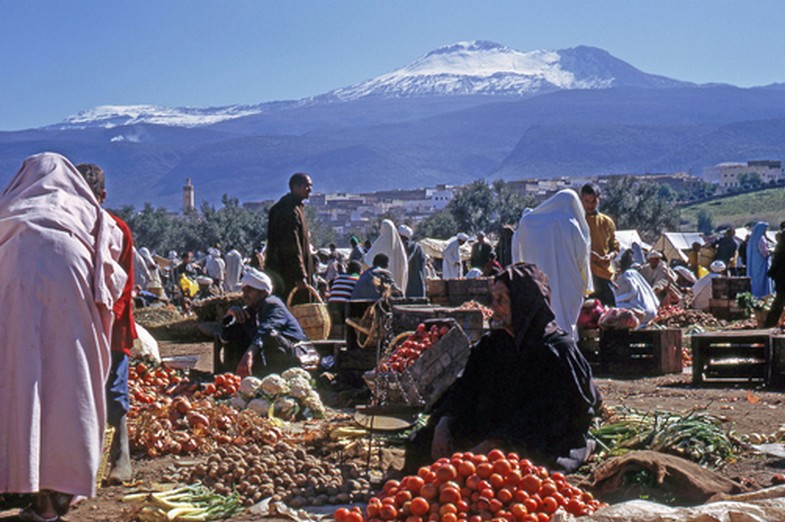 1370-Maroc 1971-Béni-Mellal-La ville-Le Tassemit-Fruits et légumes.jpg