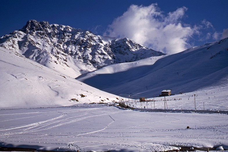 1274-Maroc 1971-Oukaïmedem-Pistes de ski et Haut-Atlas.jpg