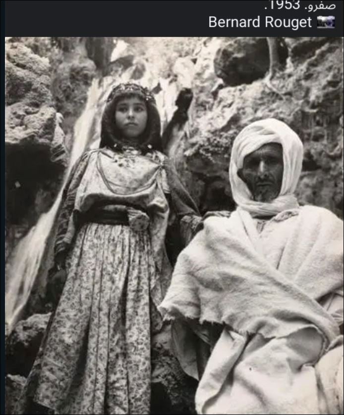 Le Caid des  Ait Seghrouchene avec sa fille  au cascade de Sefrou 1953.JPG