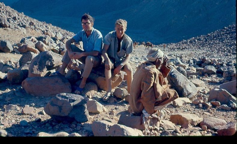 1.Elie et son ami , un guide bedouin au sud du sinai, 1970.jpg