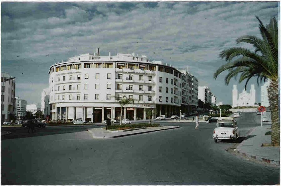 Rabat en 1956, la place de la gare ,vue de la cathedrale St Pierre.1.jpg
