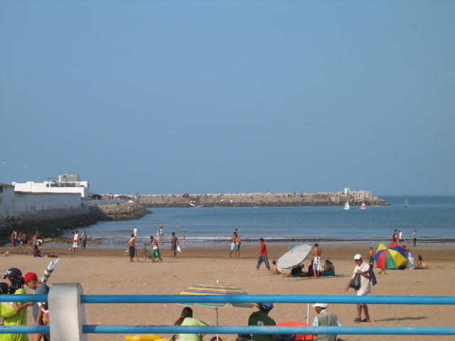 la plage et el moun.jpg