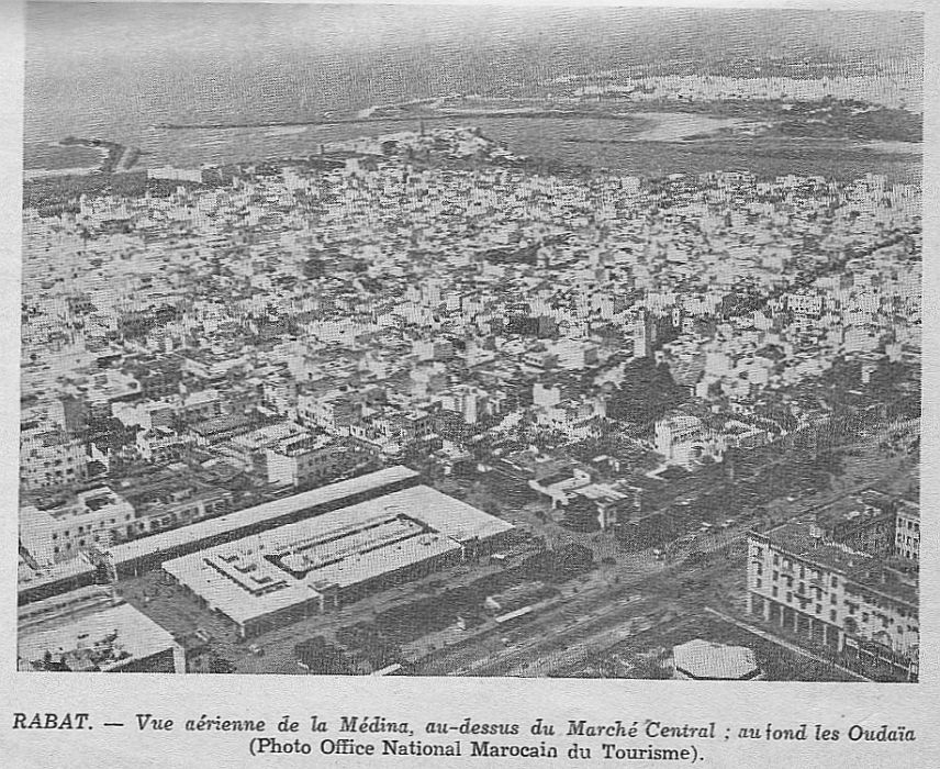 1.Rabat, vue aerienne de la medina au-dessus du marche central.jpg