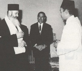 Rav Messas en compagnie de S.M.le roi Hassan Ii.jpg