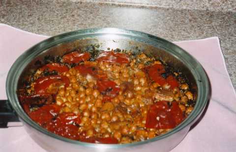 Garbanzos con atun.jpg