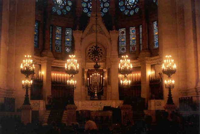 Synagogue Paris Victoire inside color.jpg