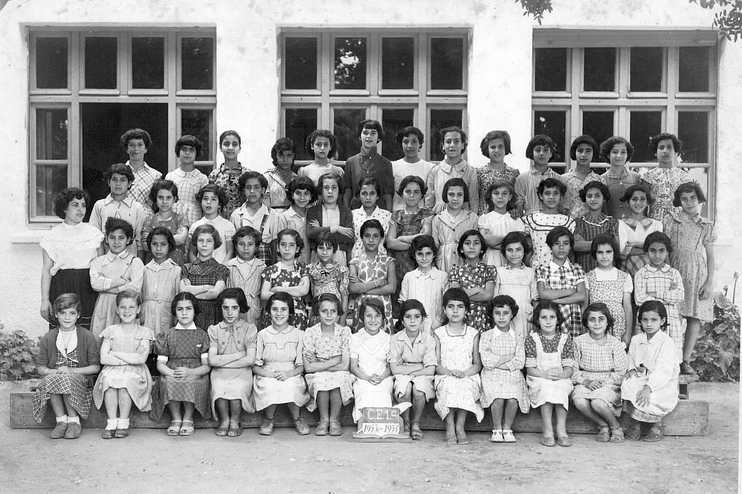 AIU Rabat Ecole des filles, annee scolaire 1953-1954  Ce.jpg