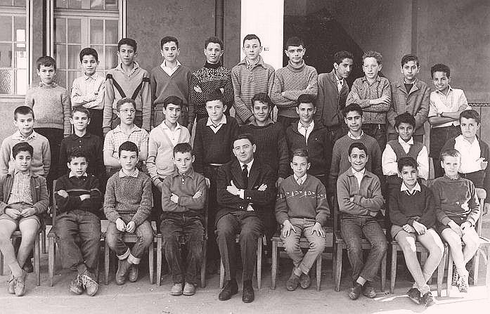 Au Lycee Gouraud 1958-59 classe de 5e9, quelques r\'batis , copains,assis sur la 1ere rangee.jpg