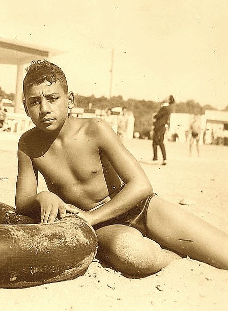 Amzallag en Juillet 1957 plage de Sale.jpg