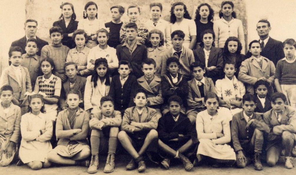 MEKNES - Ecole Primaire Bab El mansour 1947 - Classe de Mr PERRET compressée.jpg