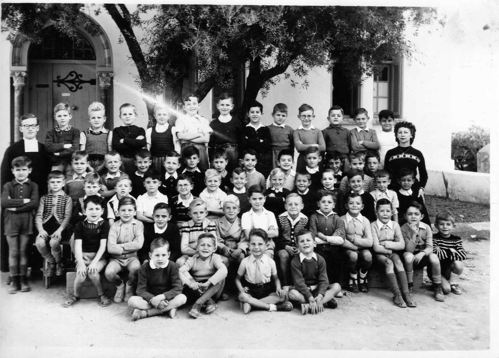 classe 5 ème Notre Dame des Oliviers 1947 001.jpg