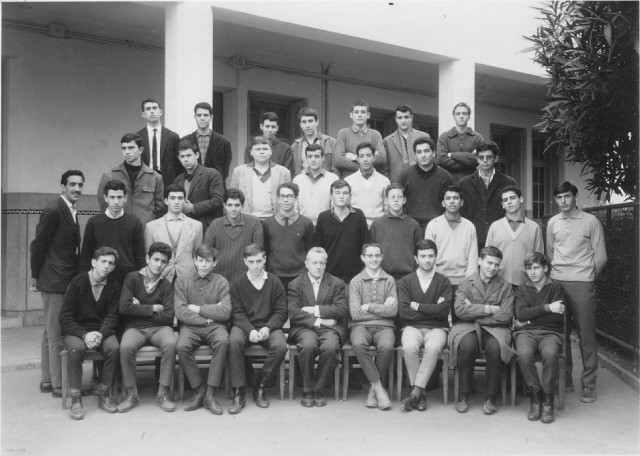 C.2_5 copains 1962-63 avec mon meilleur prof de maths Mr.Metro.jpg