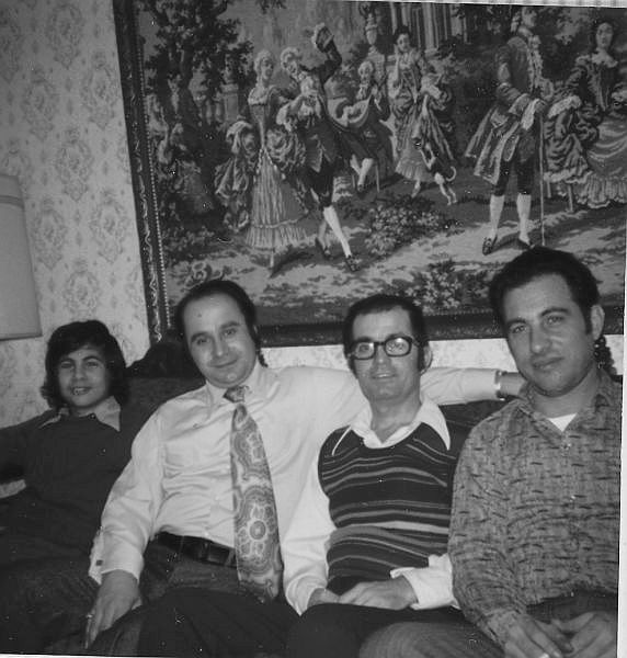 David Monsonego, Marc Ruimy, Jacques Cohen et Raphael Monsonego ,Nov.1974 chez Jacques.jpg