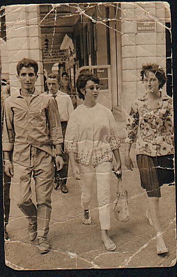 Raphy Rouimi, a l\'age de 15 ans avec deux cousines de Rabat Marie Anconina et sa soeur,.jpg