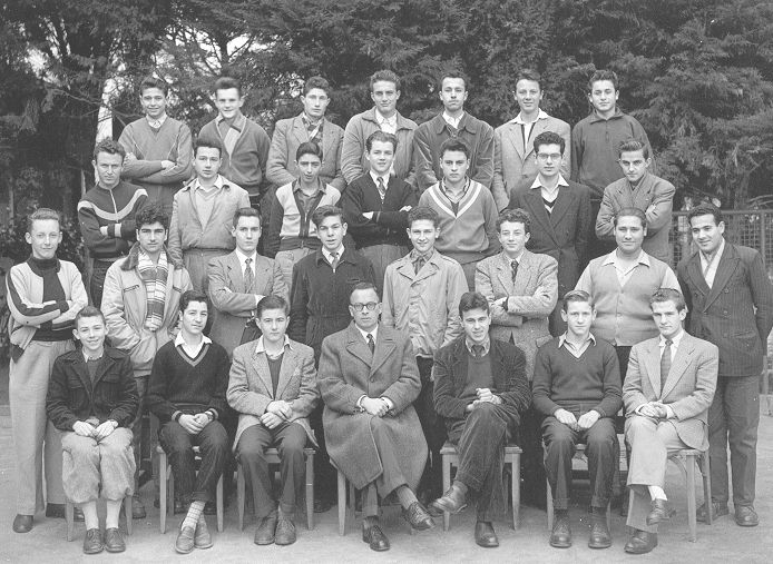 2_4fils Elkaim assis 2e a gauche 1953-54.jpg