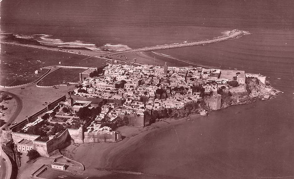 Rabat embouchure du  Bou regreg, Casbah des Oudayas , plage de rabat et jetée, vue aérienne.jpg