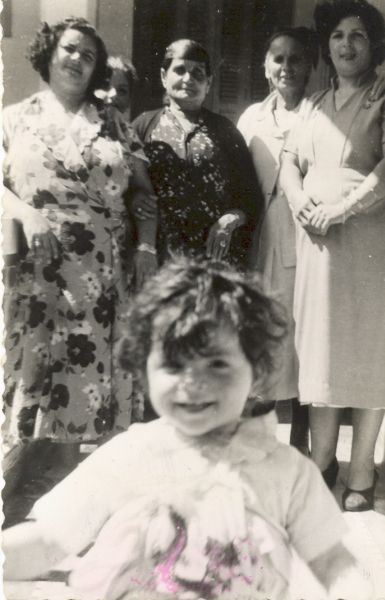Tia Messodi, Georgette, Mama Esther,Tia Sol, Maman Rachel Cohen et la petite Viviane 1955.1.jpg
