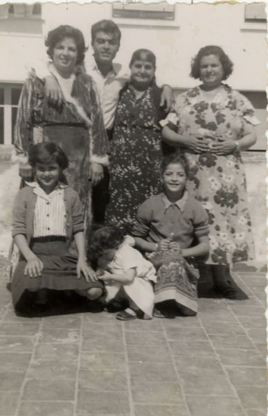 Maman,Judex,Mama Esther, Tia Messodi, Georgette, Viviane et Olga, Rabat 1955.1.jpg