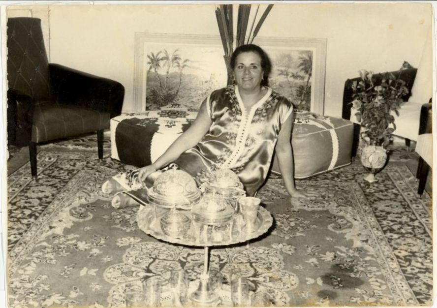 A.Ma tres belle tante, Tia Fortuna AzencotBenisty, dans sa splendeur chez elle a sa villa du Gueliz, Marrakech , fin annees 1960\'s.jpg