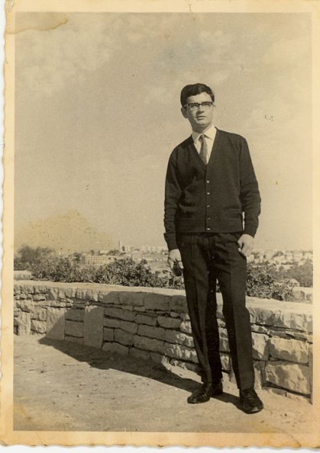Elie Cohen au mont Herzl a Jerusalem, 1965-66.jpg