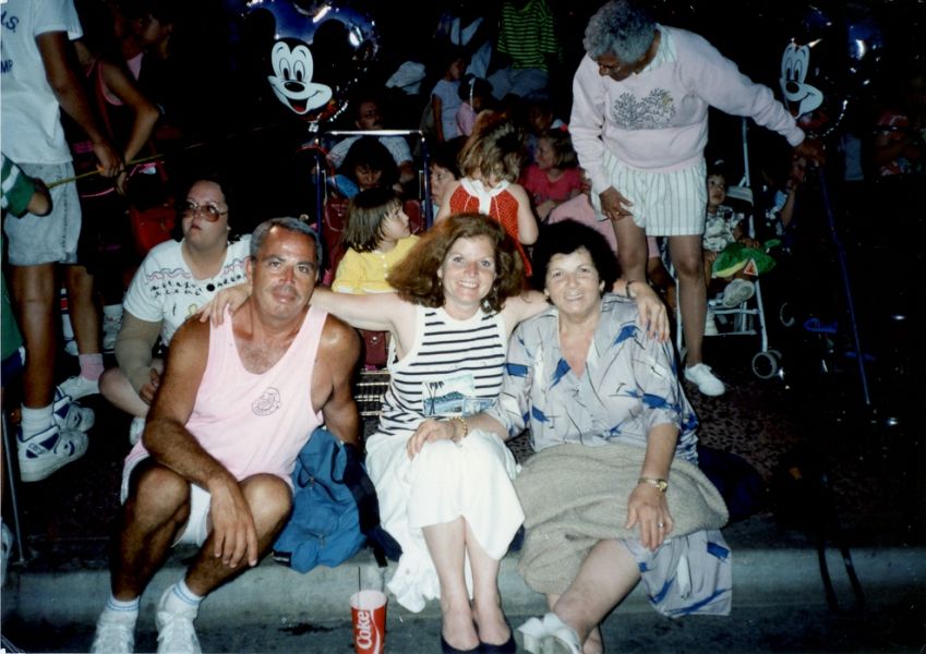 Georgette, son mari Charly et Maman a Disneyland, california.jpg