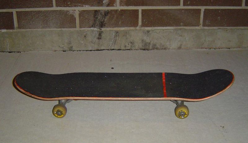 800px-Horizontal_Skateboard.jpg